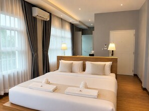 1 bedroom, minibar, desk, laptop workspace - The White House Rachamankha (Chiang Mai)