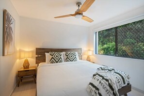 2 bedrooms, desk, travel cot, WiFi