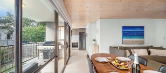 Moffat Beach Surf Retreat