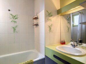 Bathroom - Charming 1-BR with terrace, sea view, and parking, Carnon (Mauguio)