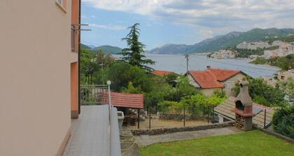 Apartment near the sea with private parking