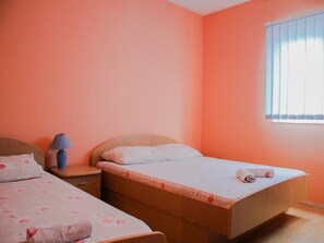 1 bedroom, WiFi, bed sheets