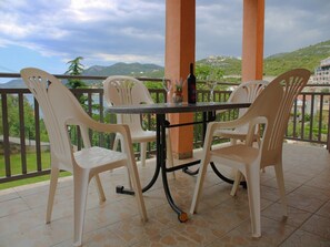 Outdoor dining - Apartment with terrace and sea view (Neum)