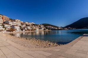 On the beach - 1 Double room with Private Parking (Neum)