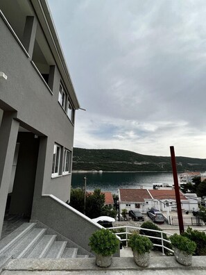 Estacionamiento en las instalaciones