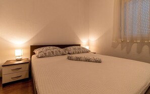 1 bedroom, WiFi, bed sheets