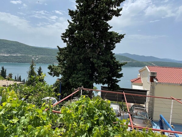 Property grounds - Five bedroom holiday house with beautiful Sea view (Neum)