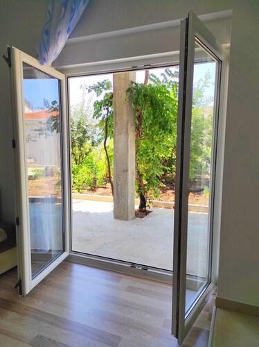 One bedroom apartment with private parking