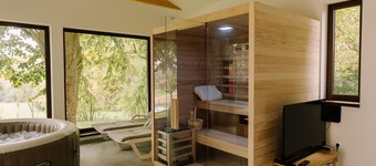Ferienhaus mit privatem Garten und Whirlpool.