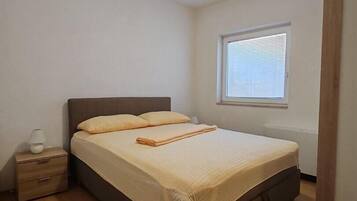 1 habitación, wifi y ropa de cama