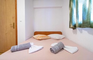 2 bedrooms, WiFi, bed sheets