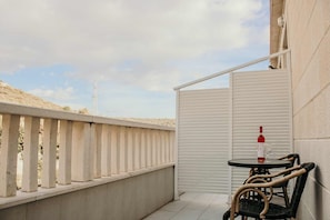 Outdoor dining - Triple Room with Balcony and Breakfast (Neum)