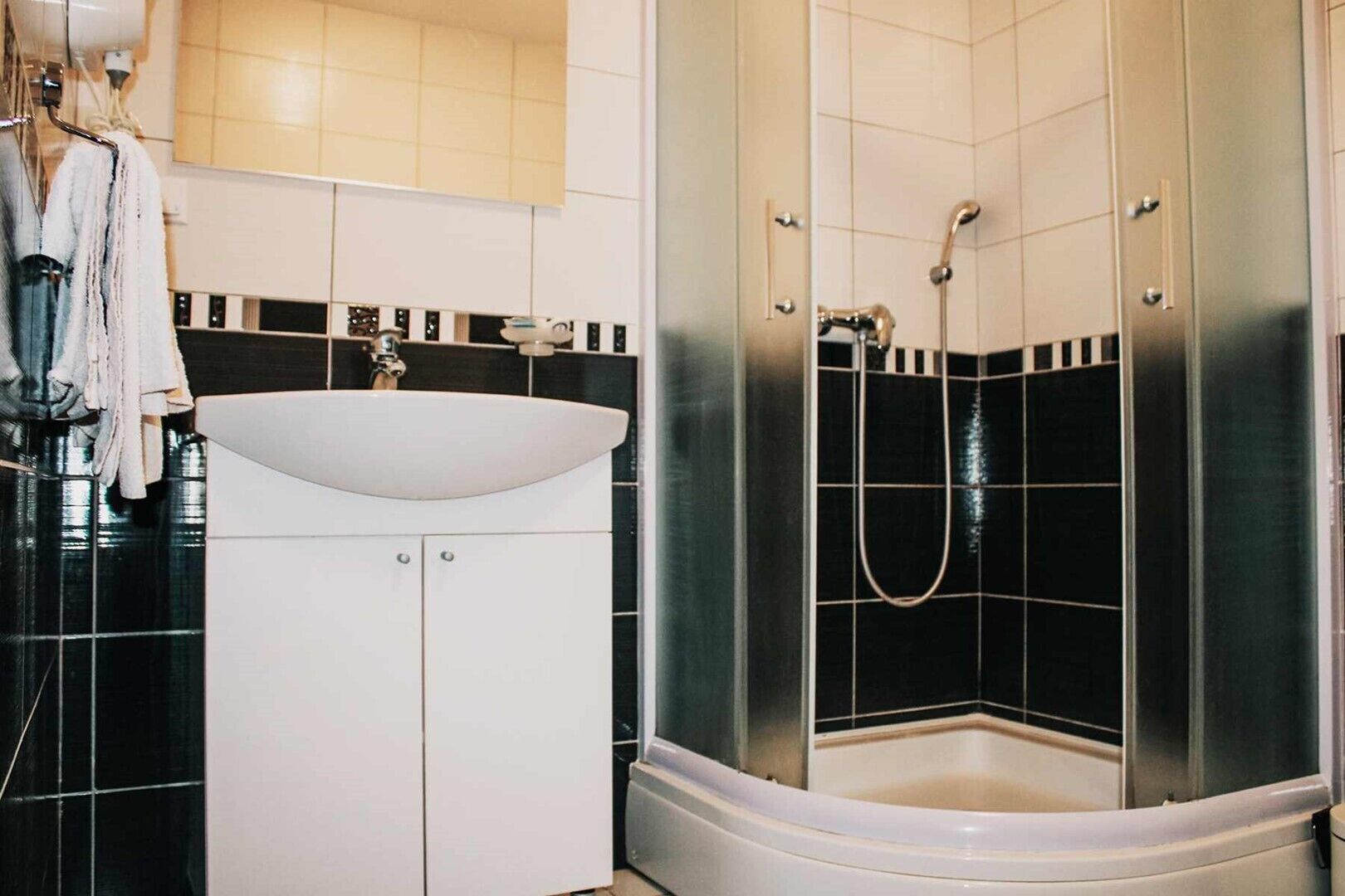 Dusche, Haartrockner, Handtücher