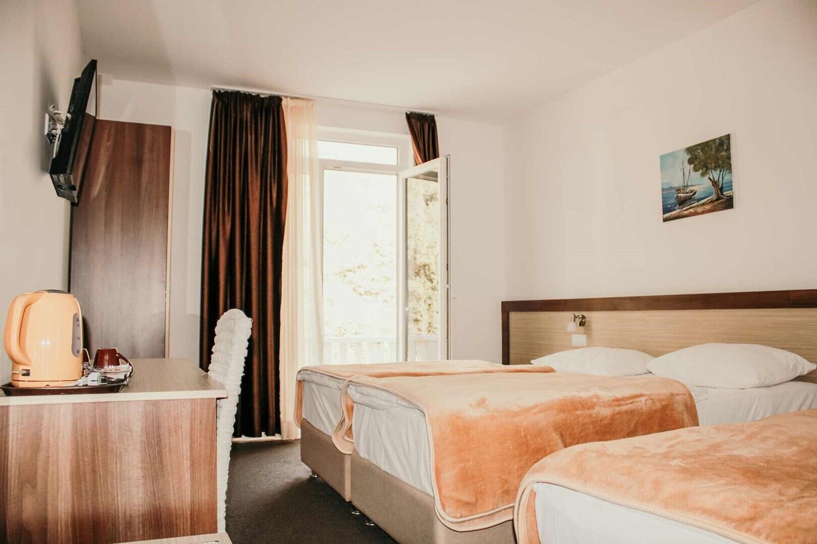 WiFi, bed sheets