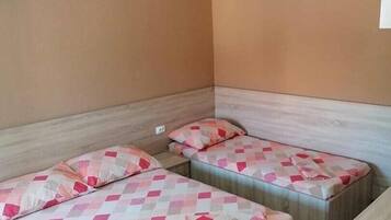 1 bedroom, bed sheets