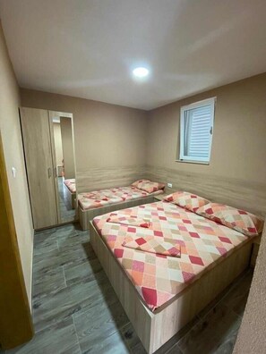 1 bedroom, bed sheets