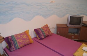 Iron/ironing board, WiFi, bed sheets