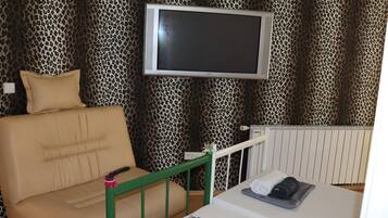 Silitysrauta/-lauta, Wi-Fi, vuodevaatteet