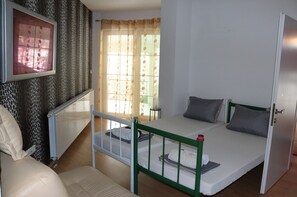 2 quartos, ferros/tábuas de passar roupa, Wi-Fi, roupa de cama