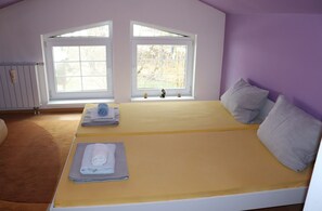 2 quartos, ferros/tábuas de passar roupa, Wi-Fi, roupa de cama