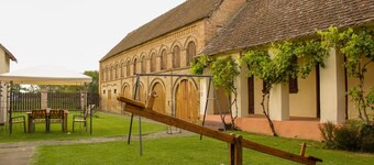 Kuzmanovi Dvori in Stitar