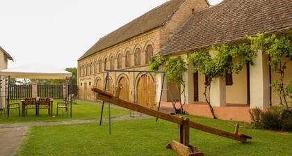 Kuzmanovi Dvori in Stitar