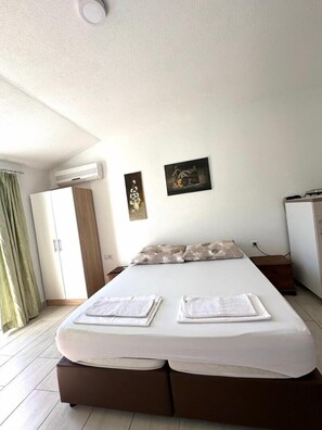 1 bedroom, WiFi, bed sheets