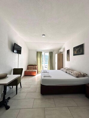 1 bedroom, WiFi, bed sheets