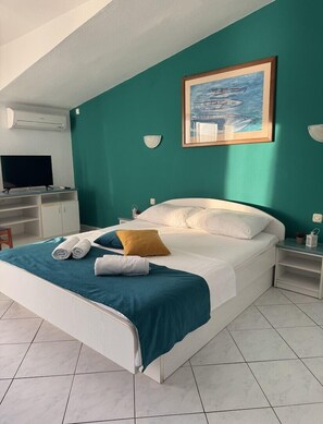 1 bedroom, WiFi, bed sheets