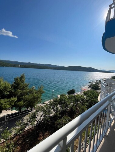 Villa Bianca / Apartment 3 with frontal Sea view