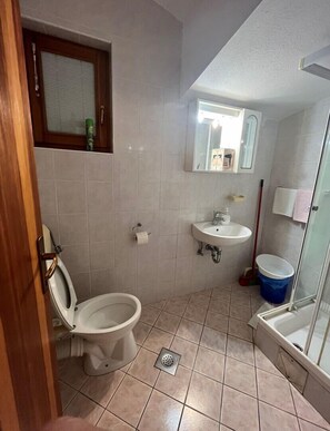 Shower, towels - Villa Bianca / Studio apartment 4 (Neum)