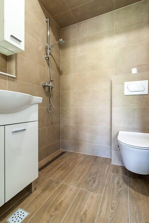 Shower, towels