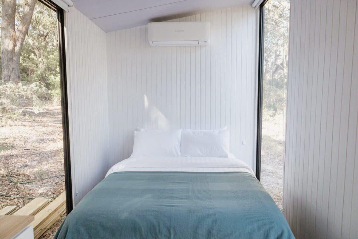 1 bedroom, bed sheets