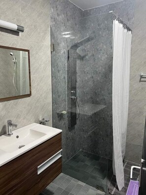 Bidet, papier toilette