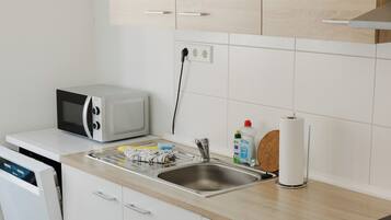 Kühlschrank, Mikrowelle, Ofen, Herdplatte