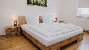 2 Schlafzimmer, Reisekinderbett, kostenloses WLAN, Bettwäsche