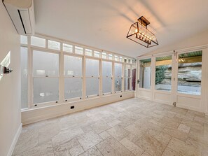 Living area - 82 Kent St (Millers Point)