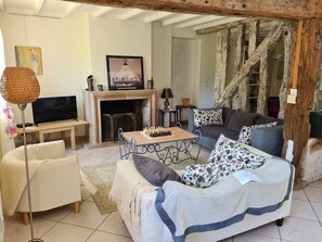 Fernseher, Kamin, Arbeitsbereiche