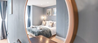 Brewery View | Central| Close to restaurants | 2 Bed | Stylish Apt | Lift | Unique