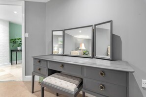 Interior - Brewery View | Central| Close to restaurants | 2 Bed | Stylish Apt | Lift | Unique (Norwich)