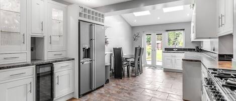 Frigorifero, microonde, forno, lavastoviglie