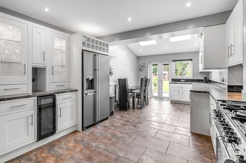 L/Parking | Sleep7 | 4BR | 2 BA