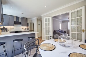 Dining - Stylish modern 3 bedroom with Ensuite - long stays welcome (Norwich)