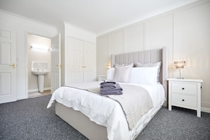 3 عدّة غرف نوم ومكواة/لوح كي وسرير سفر وواي فاي مجانًا