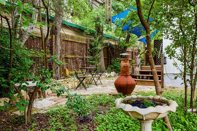 Beautiful Cottage Close to Downtown Austin