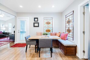 Dining - Beautiful Cottage Close to Downtown Austin (Austin)