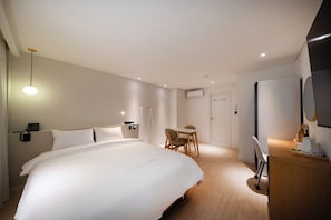 Kahden hengen premium-huone | Ylelliset vuodevaatteet, untuvapeitot