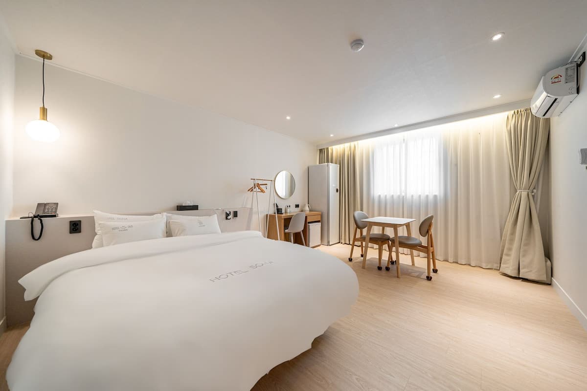 Grand Room | Premium bedding, down comforters, laptop workspace, soundproofing