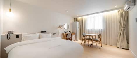 그랜드룸 | 고급 침구, 오리/거위털 이불, 노트북 작업 공간, 방음 설비