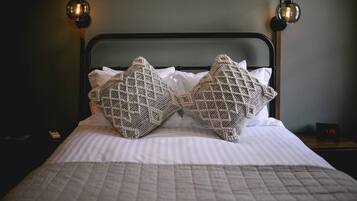 1 bedroom, iron/ironing board, travel cot, free WiFi